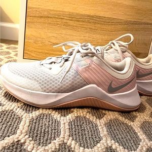 Nike Size 8 cross trainer